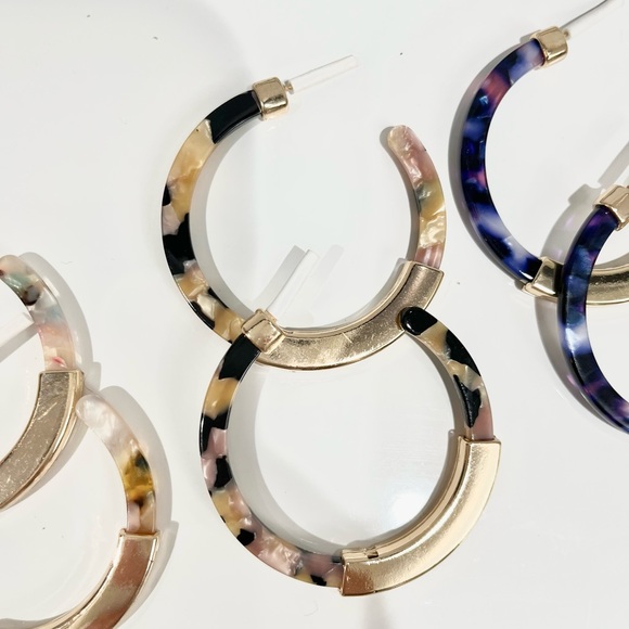⭐️ RESIN HOOP EARRINGS. 3 styles avail. - Picture 4 of 5